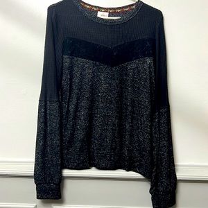 Long Sleeve shirt in Black/Charcoal color